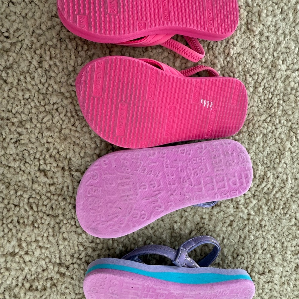 Reef and Rainbow Girl Flip Flops - Excellent Condition - Picture 2 of 2